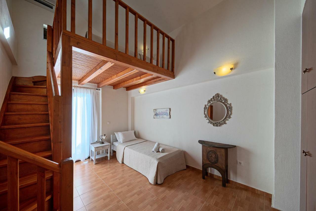 Nostos * Prinos (Crete)